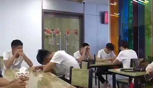被困電梯